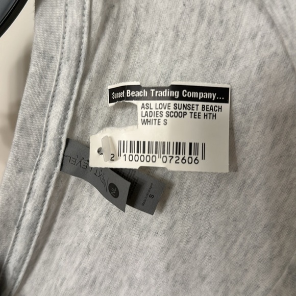 NWT Sunset Beach, North Carolina Women’s ASL “LOVE” Short Sleeve T-Shirt - Picture 4 of 4